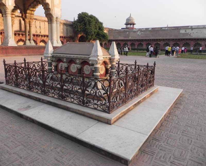 Agra fort diwane khas