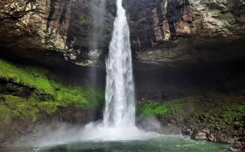 devkund waterfall