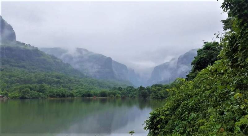 devkund waterfall