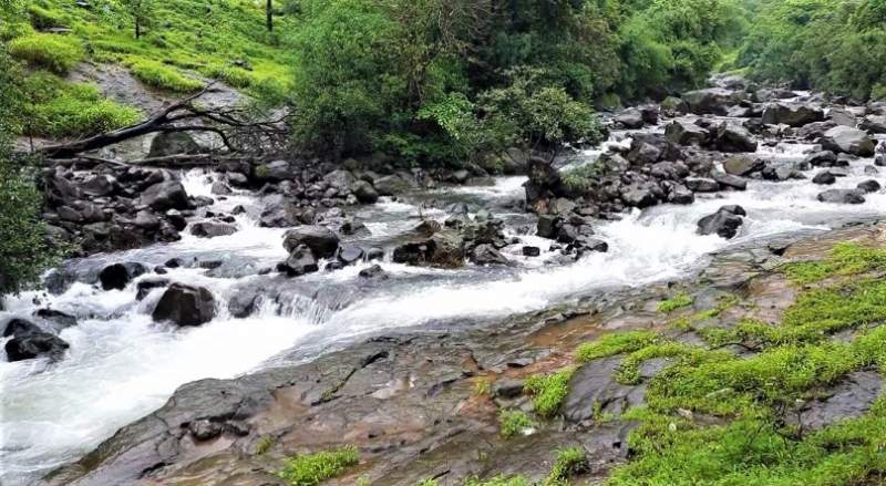 devkund waterfall trek
