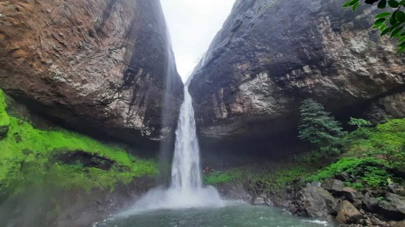 devkund waterfall